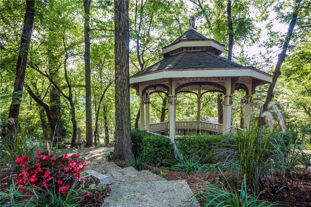 Magnetic Bays - Residential