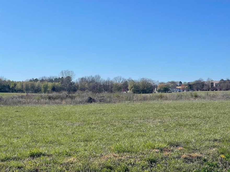 Great Building Site -Road Frontage on Speer Drive. 1 acre tract of land.  City Water, Sewer, Natural Gas & Electric Available.  Real Estate Only.