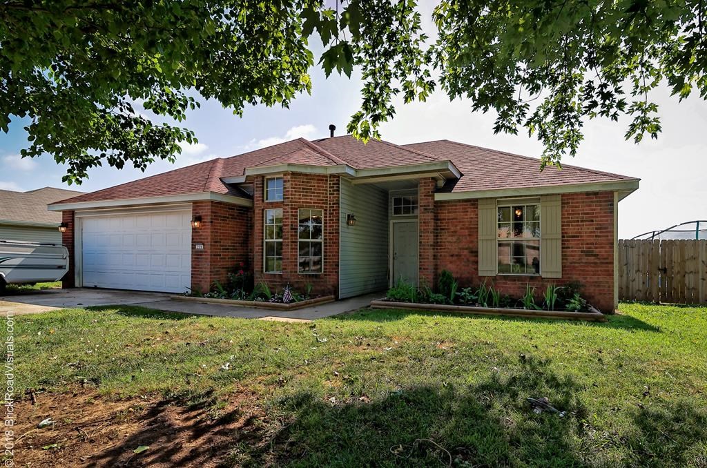 Three bedroom two bath home with curb appeal and views of driving range from back yard and patio. Easy access to Hwy 71 and I49. Centrally located between Bentonville and Fayetteville. Eat-in Kitchen has wonderful window seats. Front is beautifully landscape and has mature tree. Upgrades include newer roof, water heater about 5 years, flooring, paint, kitchen bay window built-in seats, oak cabinets painted, chain link fence and partial privacy, front landscaping, work bench and custom shelving, new dishwasher, new kitchen backsplash, upgraded bathrm hardware and customized laundry room with additional closed shelving and rod for hanging.
