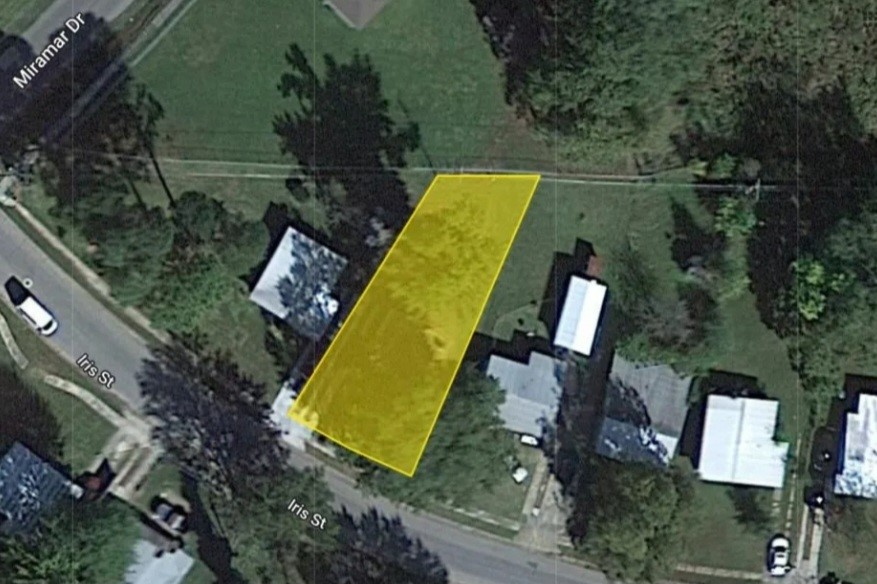 Build your home on this .16 (+/-) acre lot in Pine Bluff, Arkansas. This area is convenient and close to local amenities. Property conveys a Limited Warranty Deed. Mobile, RV's or manufactured homes are not allowed. Owner financing not available.