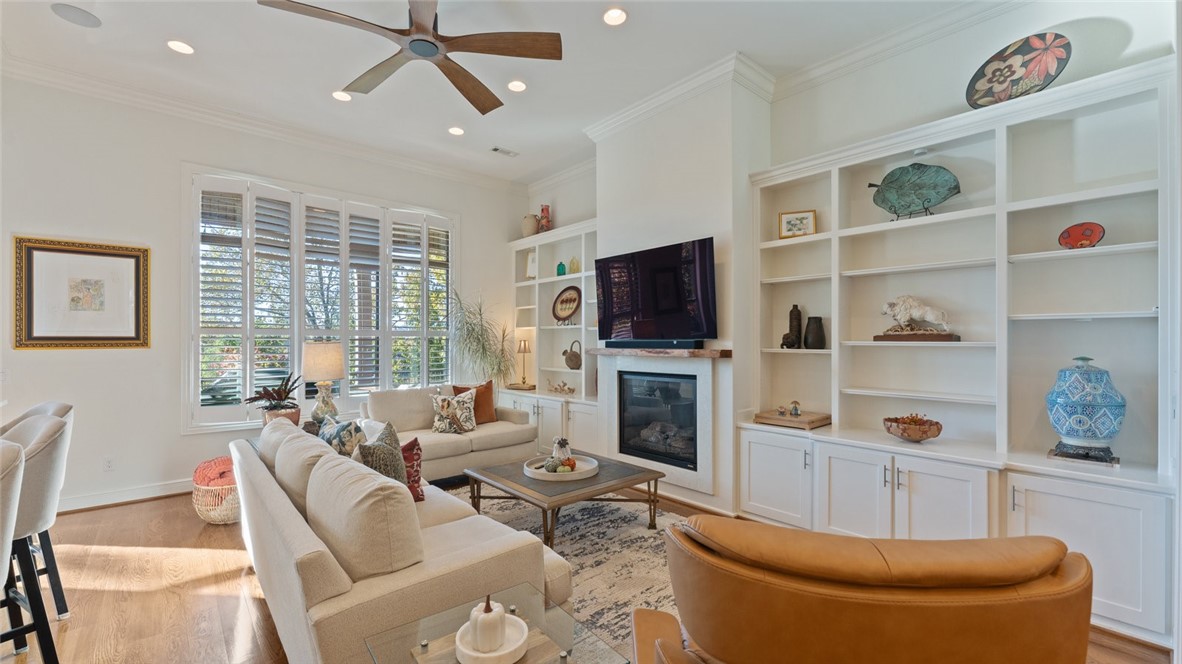 Shadow Valley Ph Vi Rogers - Residential