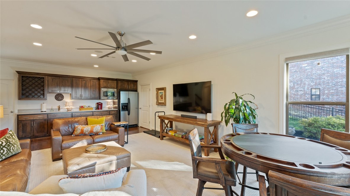 Shadow Valley Ph Vi Rogers - Residential