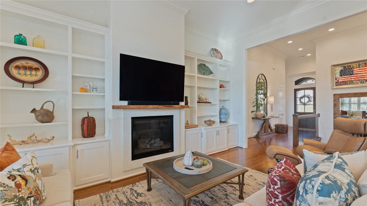 Shadow Valley Ph Vi Rogers - Residential