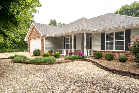 Photo of 82 Magrath Drive, Bella Vista, AR 72715 (MLS # 1353292)