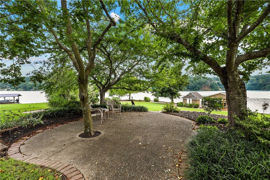 Luxury and lakefront that you don't have to take a roller coaster ride down to the water?  YES! Come see this beautiful lakefront home and enjoy this gorgeous home with the views to match and 200' of shoreline. 
Move right in and enjoy the lake lifestyle today! Enjoy the flat back yard and the easy walk to the newly renovated private boat dock.  This house is the one you've been waiting for...don't miss it!