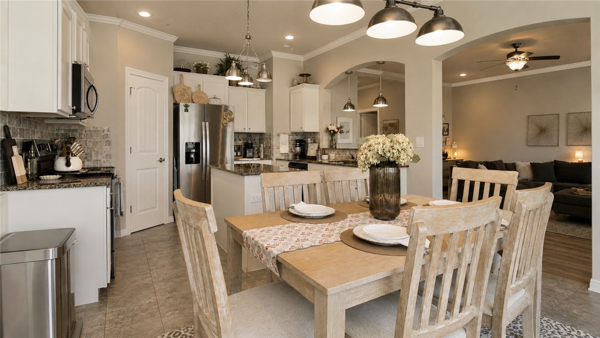 Chelsea Point Ii Rogers - Residential