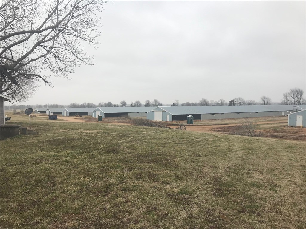 HARD TO FIND!!! Excellent location in Madison County right on Hwy 412, less than 20minutes away from Springdale or Huntsville! 6 PULLET houses recently updated to integrator's specs in 2017. 3 BR, 1 BA country home recently remodeled, resting on approximately 13 acres. Call or text me today and we will talk PULLETS!