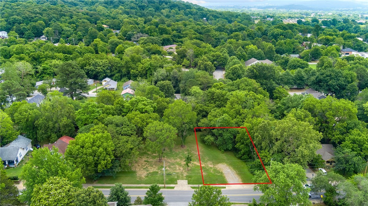 Build your dream home on this .25 acre lot in this incredible location in the heart of South Fayetteville!
Convenient to walk to the Fayetteville Square, hop on the bike trail, and enjoy the many wonderful restaurants and shops nearby with ease. Also, close to the University of Arkansas. This lot sits next to a creek with mature trees on the South and East property lines. Currently zoned NC-Neighborhood Conservation. Boundary lines on photos are approximate. Corners are marked on site. Come see this beautiful lot!