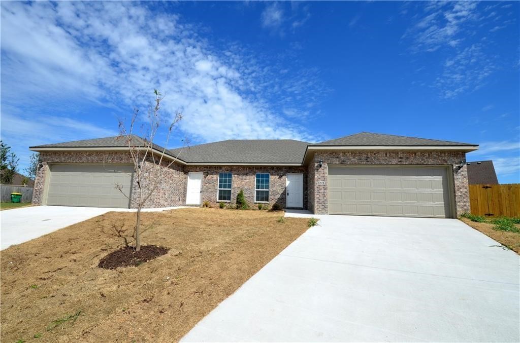 Newer Townhome w/ Convenient Location Midway Between Centerton and Bentonville. 3 Bed, 2 Bath. Granite Counters In Kitchen & Baths. Wood Look Flooring Throughout - No Carpet. Master Suite w/ Walk-in Closet. Fully Fenced Backyard. Fridge Included. Pictures are similar but not exact. Background & Credit Check Required For All Applicants. Rented before listed