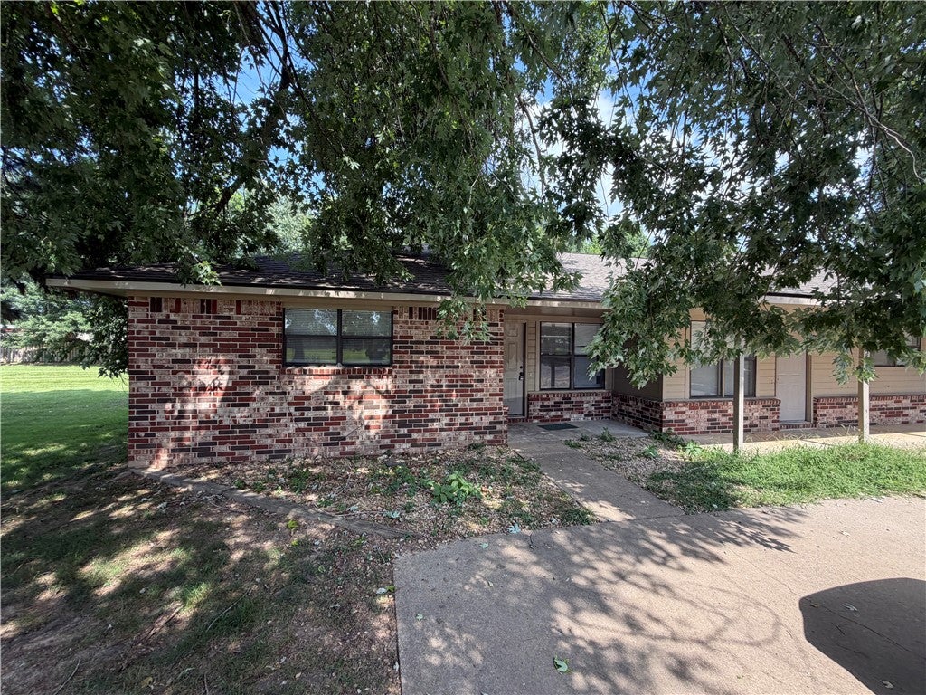 Photo 1 of 13 — 3905 Carol Place A, Rogers, AR 72758