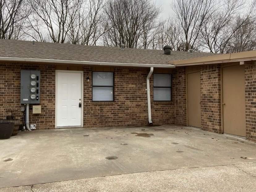 Affordable & Updated 2 Bedroom, 1 Bath 4-plex unit. Wood-like vinyl planks and fresh paint. The refrigerator is included. No pets allowed. Rents for $850 a month with an $850 Security Deposit.