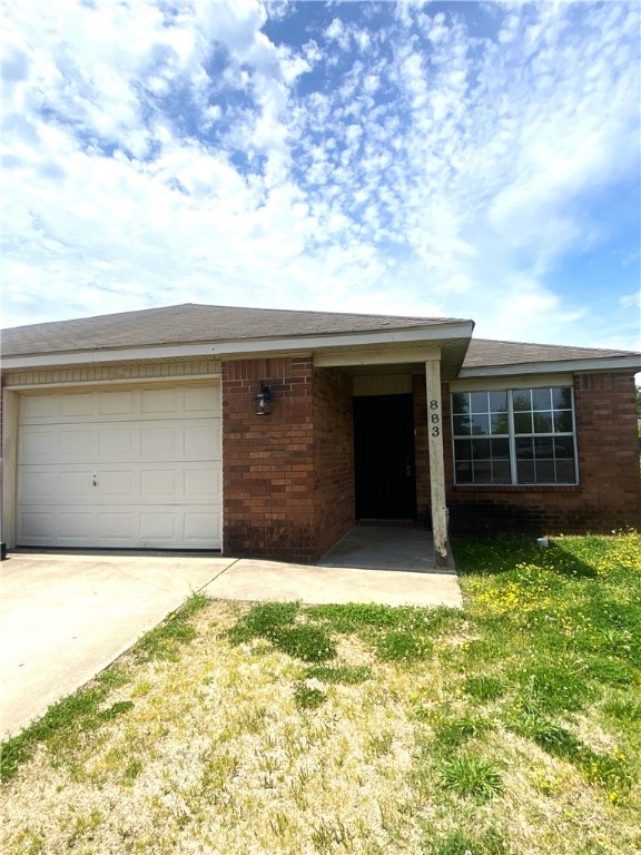 *Please note this is a no cat property, 2 dogs under 20 lbs each are allowed with applicable pet fees*
This cozy duplex features three bedrooms, two full bathrooms located in a vibrant neighborhood with convenient access to parks, schools, and local amenities, this property offers both comfort and convenience close to everything Fayetteville has to offer.
We do not advertise on Craigslist or Facebook Marketplace.
S.A.F.E. Property Management residents are enrolled in the Resident Benefits Package (RBP) for $35.00/month which includes liability insurance, credit building to help boost the resident’s credit score with timely rent payments, up to $1M Identity Theft Protection, HVAC air filter delivery...etc.