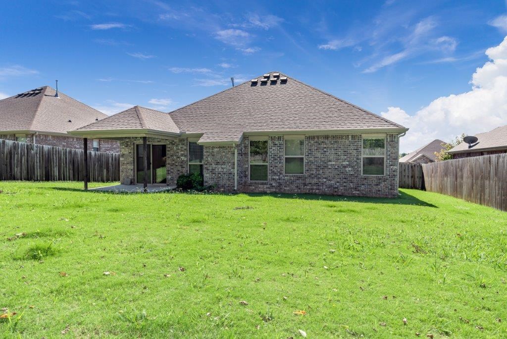 Garrett Road Sub Rogers - Residential Lease