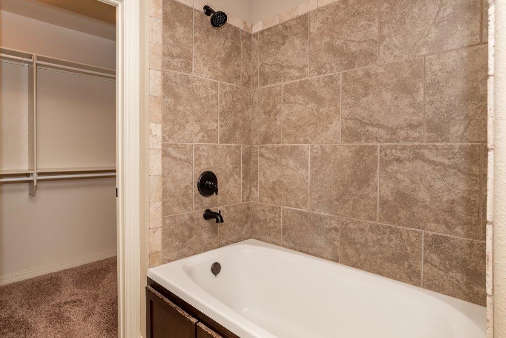 Garrett Road Sub Rogers - Residential Lease