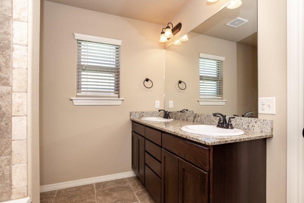 Garrett Road Sub Rogers - Residential Lease