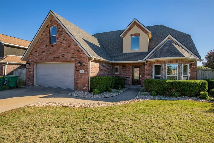 Recently remodeled and move in ready!! New Roof, Kitchen Appliances, Flooring throughout, sheetrocked and Painted in 2023! Across from Bentonville West HS & 1/3 mile to Gamble Elementary, this 4bd/2.5ba home is comfortably situated in a growing area.  Close proximity to shops & restaurants and quick access to I49 provide for an excellent location for a growing family.  
Recently Updated with new flooring, paint and appliances, this home boasts four bedrooms including a master ensuite with soaking tub. New Hvac to be installed in early 2024.
The Kitchen features granite countertops, stainless steel appliances, and bar with plenty of space for meal preparation and entertaining. Open plan allows easy flow to dining, living, laundry and primary bedroom.  
Centerton is a thriving community with shopping, dining, and recreational options just minutes from your front door. Enjoy the convenience of being close to everything you need.
Don't miss the oppty to make this updated & renovated home yours.