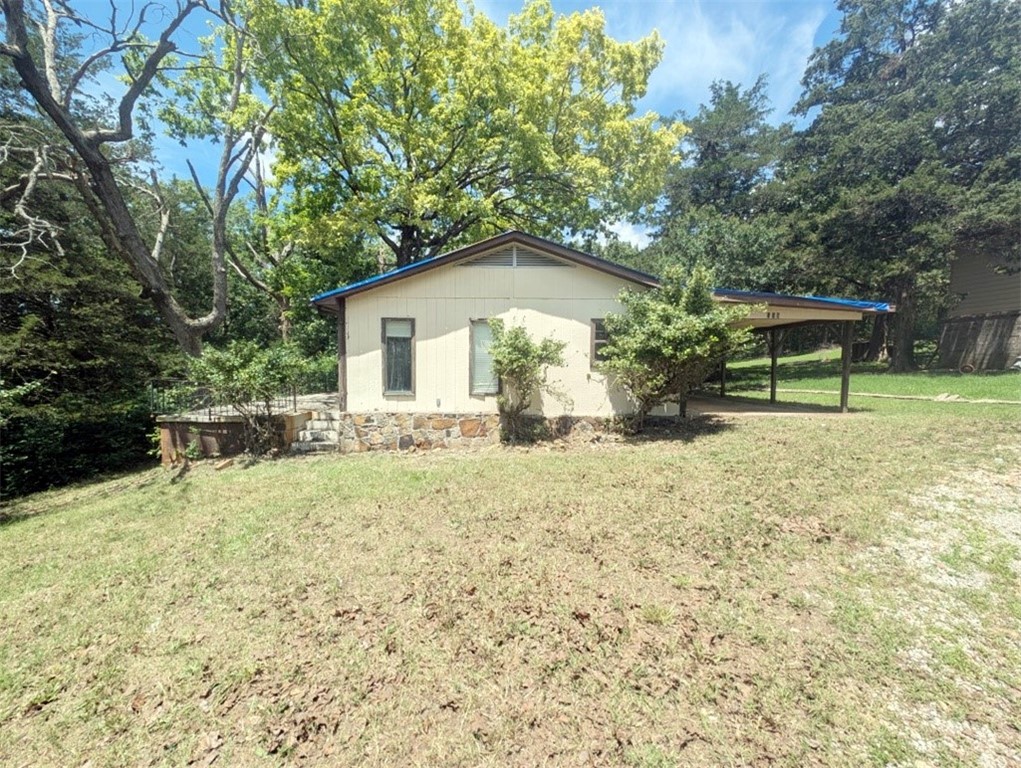 Affordable living close to the lake with this 3 br / 2 ba manufactured home on paved road with huge living room, covered parking and large back deck. Home is on paved road approximately ¼ mile to Bull Shoals Lake. Property being sold "AS-IS". All #s are approx, square footage per assessor.