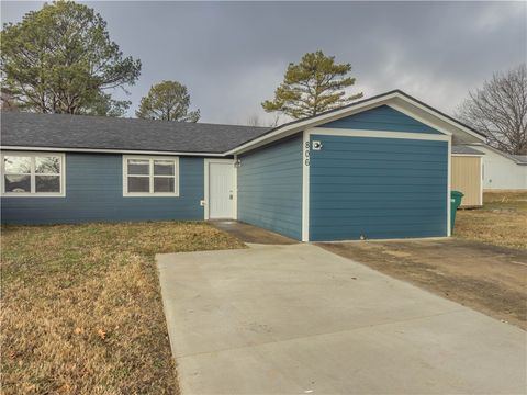 Photo of 806 N 30Th Street, Rogers, AR 72756 (MLS # 1333959)