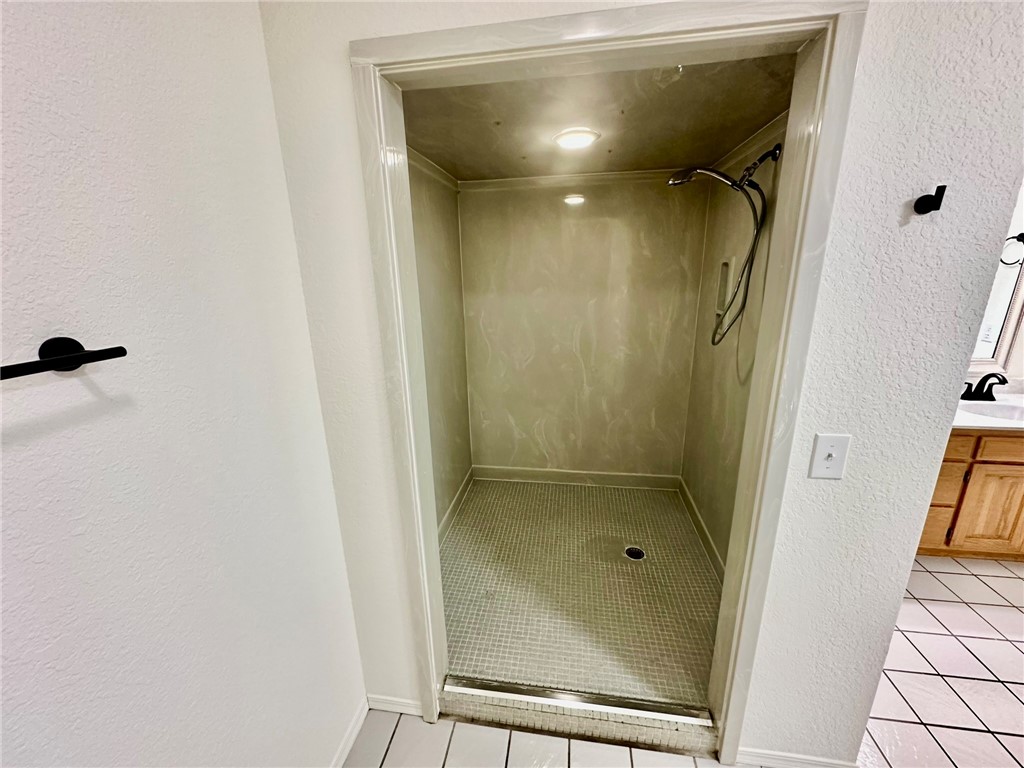 ELM TREE CENTER SUB-BENTONVILLE - Residential Lease