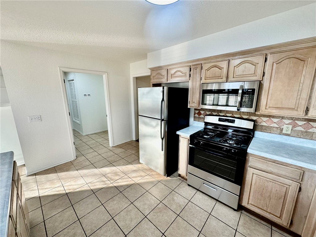 ELM TREE CENTER SUB-BENTONVILLE - Residential Lease