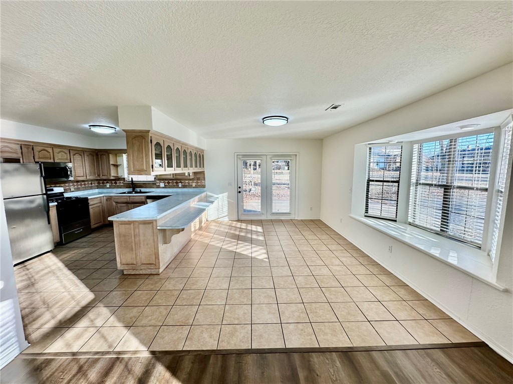 ELM TREE CENTER SUB-BENTONVILLE - Residential Lease