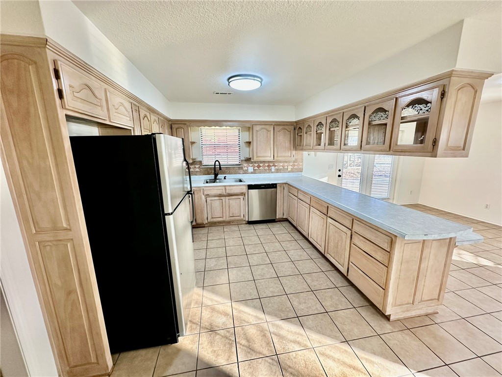 ELM TREE CENTER SUB-BENTONVILLE - Residential Lease