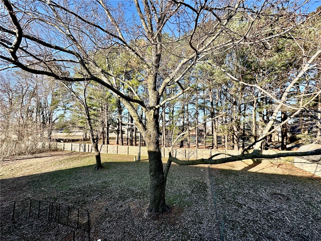 ELM TREE CENTER SUB-BENTONVILLE - Residential Lease