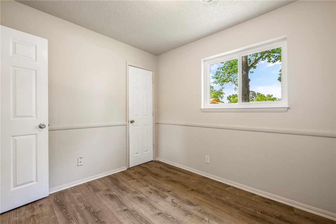 Rolling Oaks Unit 3 Little Flock - Residential