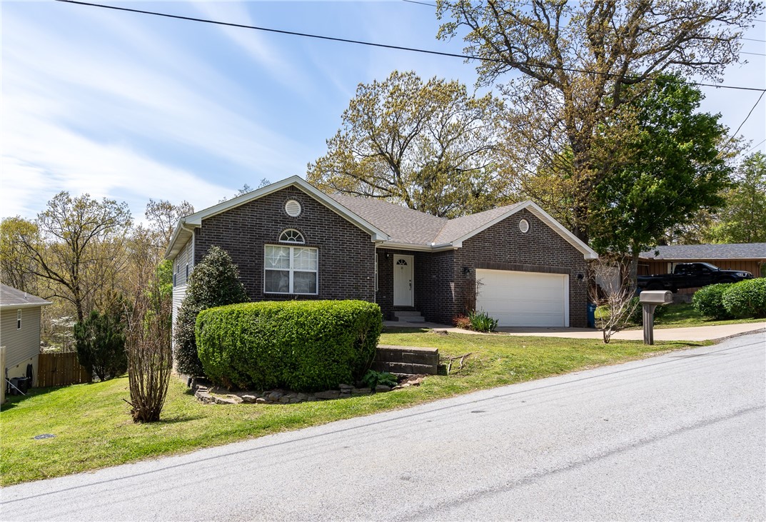Beautiful total electric home near the walking/biking trails of Bella Vista. This 3 Bedroom/2 bath home boasts many wonderful features and is close to Lake Avalon. This property gives you access to many amenities that Bella Vista has to offer.