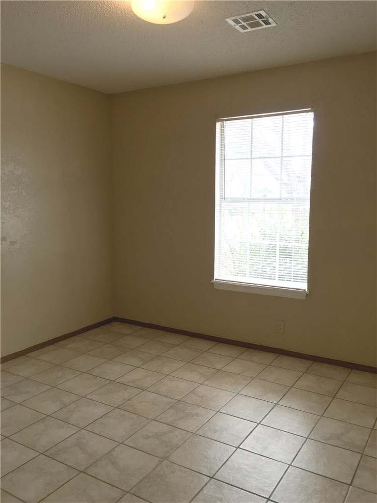 Oaks Add Ph II - Residential Lease