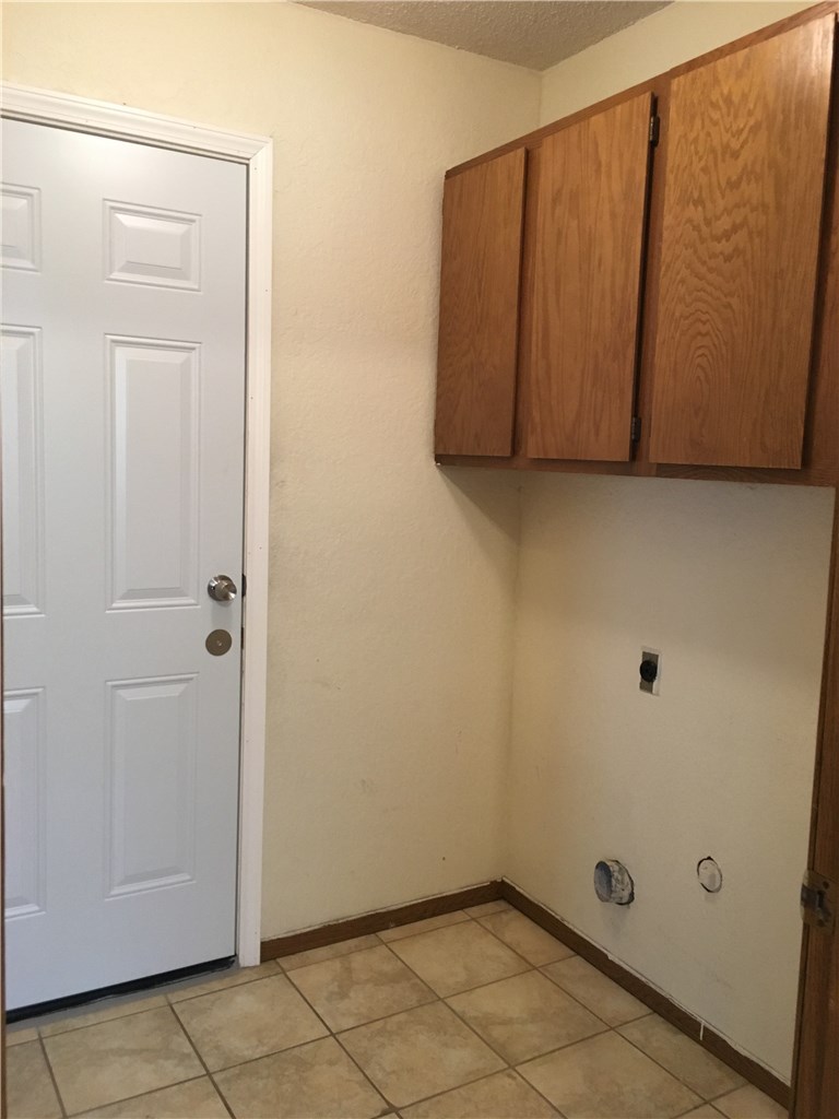 Oaks Add Ph II - Residential Lease