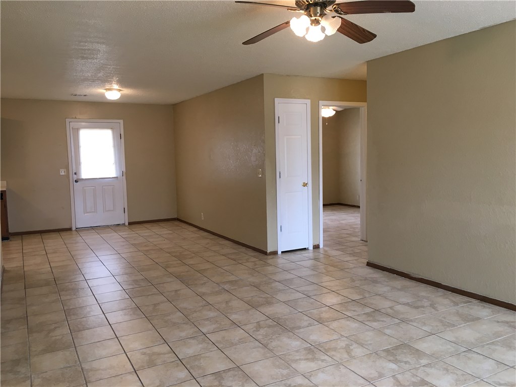 Oaks Add Ph II - Residential Lease