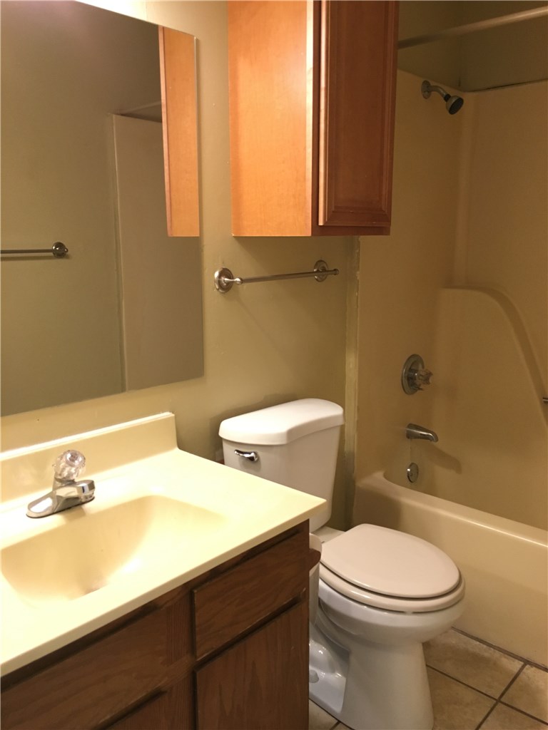 Oaks Add Ph II - Residential Lease