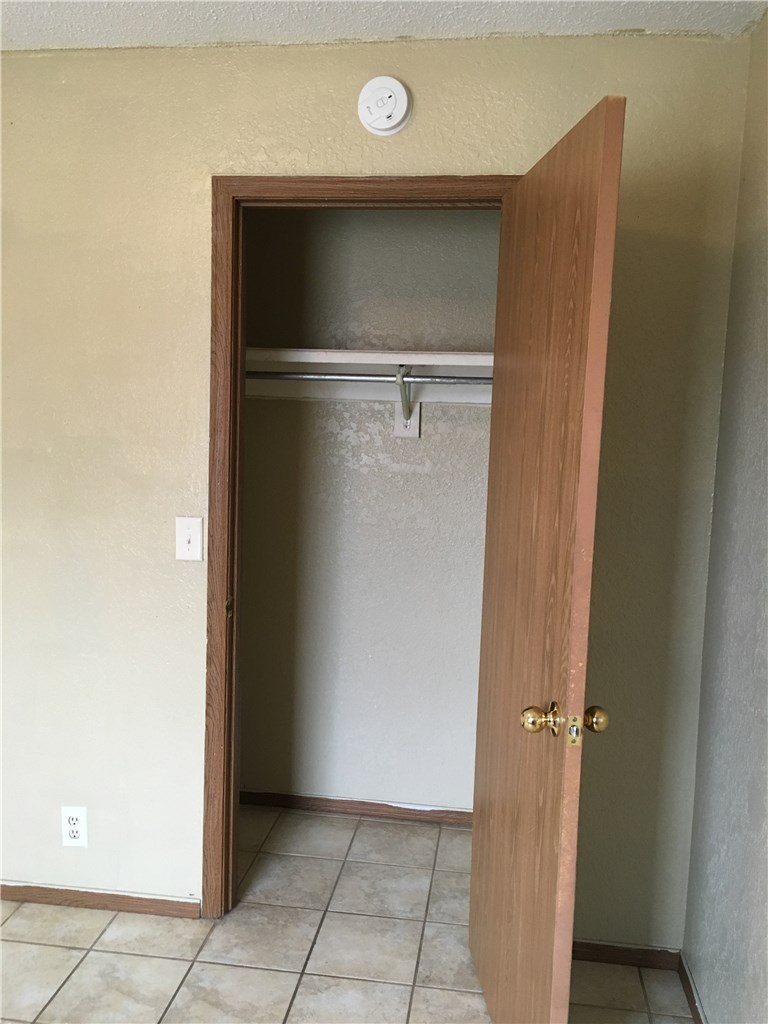 Oaks Add Ph II - Residential Lease