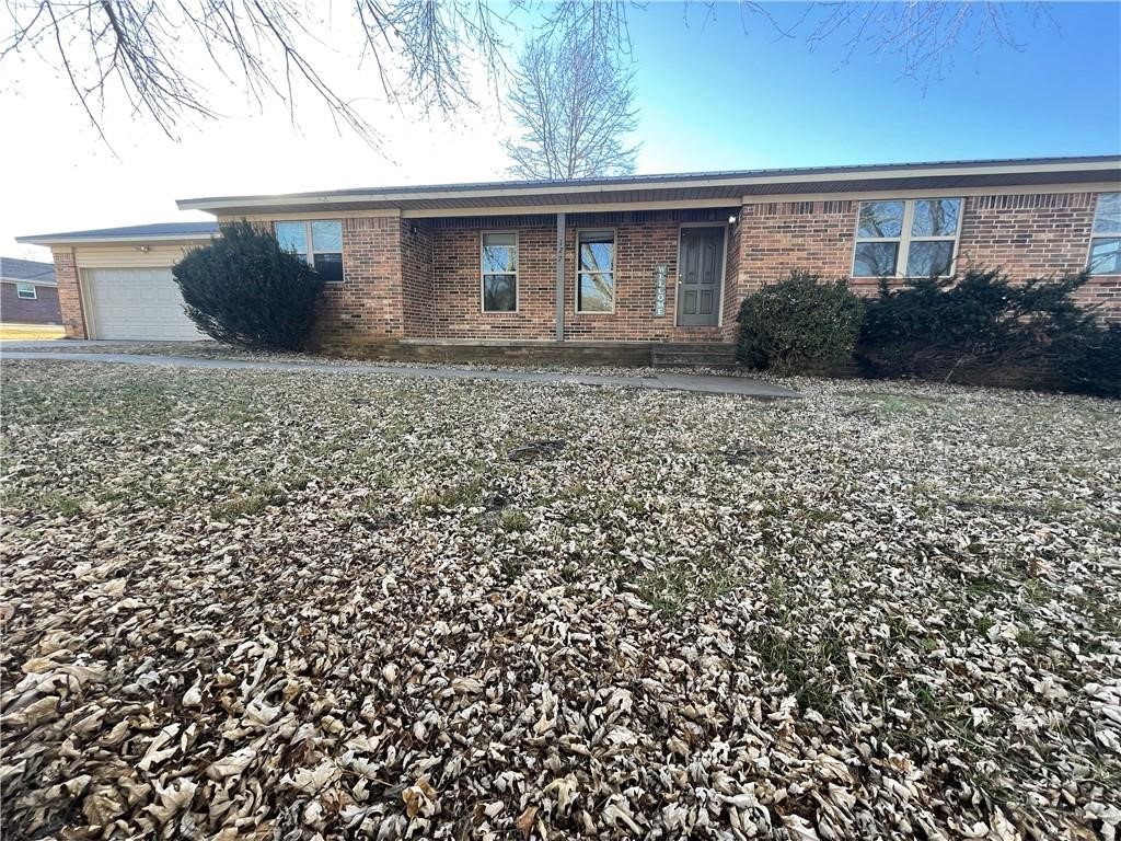 Check out this great 3 bed, 2 bath rental home in Goshen! Property is nicely situated just minutes outside of Fayetteville. Home features laminate and tile throughout with an oversized 2-car garage. Large family room providing access to a nice covered back patio and fenced backyard- perfect for entertaining. Additionally, the rental includes a refrigerator in the kitchen. Just a short walk or bike ride away from Mill Branch Park with lots of great trails. Call us today for showing or apply at www.primenwa.com!