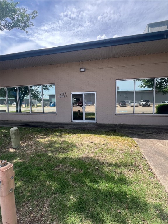 Discover an exceptional office space opportunity at the rear of Har-Ber Crossing Plaza. This +/- 2,575 SF office space offers a spacious entryway for convenient access for employees and clients, and a versatile layout of 7 offices (one of which could also make a great conference room), and 2 bathrooms. Prime location, situated just a mile west of I-49 and less than a quarter mile from the 412/112 intersection, ensuring easy accessibility. Diverse tenant mix with Har-Ber Crossing Plaza and ample parking for employees and visitors. Modified Gross Lease with tenants responsible for utilities and $185/mo for water and trash services. Take advantage of this well-located, spacious office space to elevate your business!