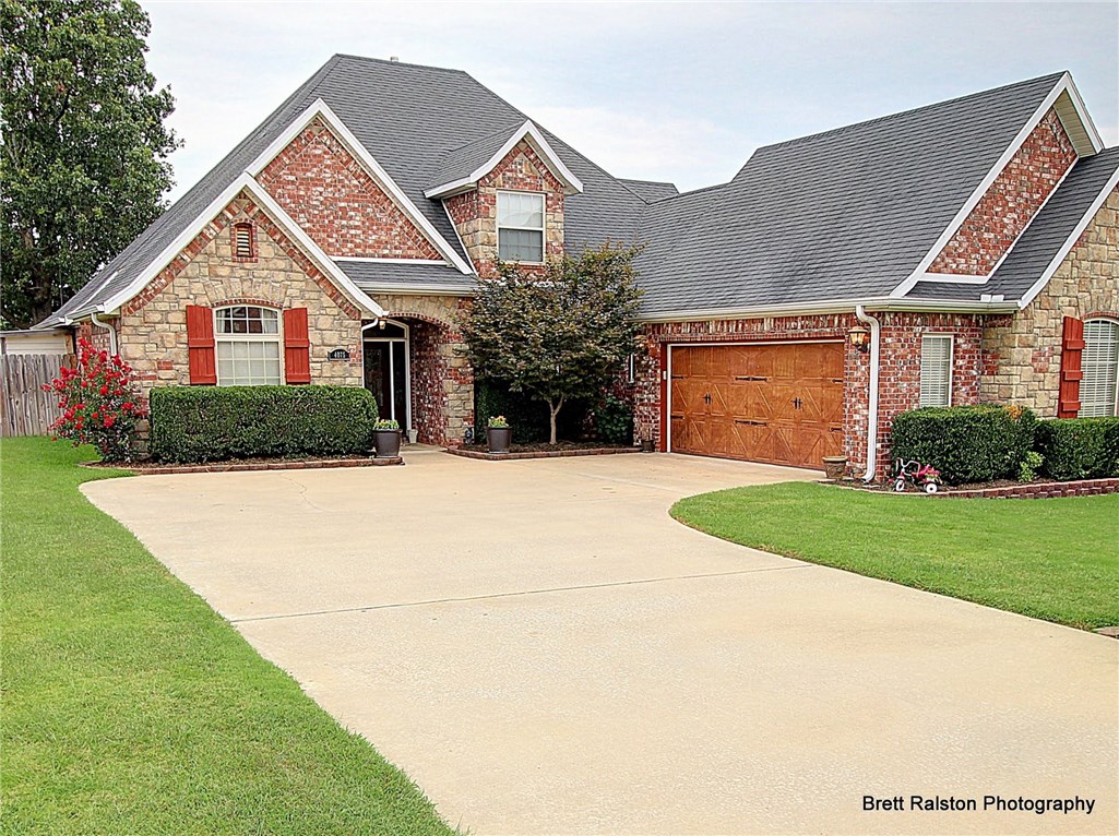Beautifully maintained home Huge family w/fp, frml dining & frml living. Open gourmet kit w/eat-in
Master suite downstairs & laundry down 2 bdr + bonus up Awesome outdoor entertaining on custom flagstone patio. Get your kids in Har-Ber High! Hunt elementary, Central Jr & Hellstern Middle. Amenities at your fingertips 7 min (3 mi) to Northwest Medical Center. 5 min (3 mi) to I-49. 15 min (8 mi) to Pinnacle Promenade Mall Seller will pay half of buyer's closing costs!