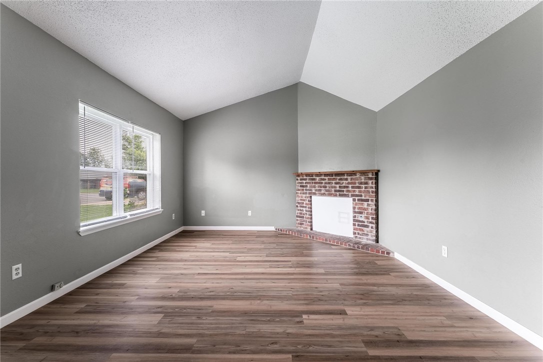 Oak Hill Iii Ph 1 Rogers - Residential Lease
