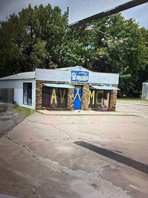 Located along the high-traffic corridor of Highway 271 South, this property offers exceptional visibility and access in the heart of Fort Smithās growing commercial district. Situated on approximately .42 acres, the site is ideal for a variety of uses including retail, light industrial, or redevelopment.