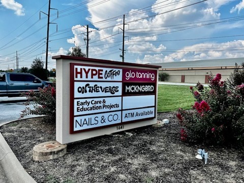 This almost turn-key restaurant located in a Class A mixed-use center is in a prime location adjacent to the U of A and directly across from Baum-Walker stadium featuring a new $27M baseball development center. The property is within walking distance of several hotels and student housing complexes as well as I-49 being a block away.