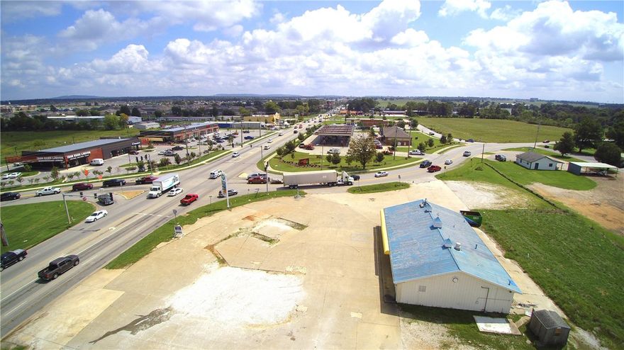 - C-2 ZONiNG
- CORNER LOT ON HIGHWAY 412 AND HIGHWAY 112
- TONTiTOWN POPULATiON GREW BY 25% IN THE LAST YEAR. ADDiNG 702 NEW RESiDENTS
- HIGH GROWTH AREA IN WEST SPRINGDALE
