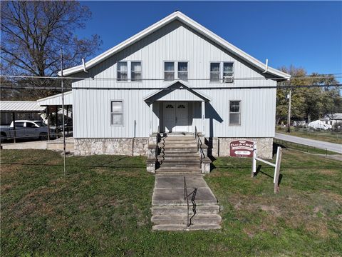 Photo of 500 S Washington Street, Neosho, MO 64850 (MLS # 1333562)