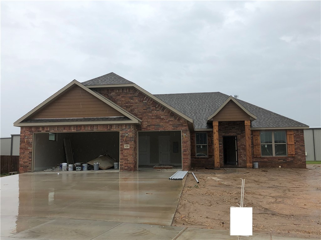 Great new construction home in Tontitown. 3 bedrooms plus an office, 2 full bathrooms and a 3 car garage. Vaulted living room ceiling with cedar beam and fireplace. Kitchen has an island and white cabinets. Popular floor plan with the laundry room accessible through the master closet. Covered back porch.