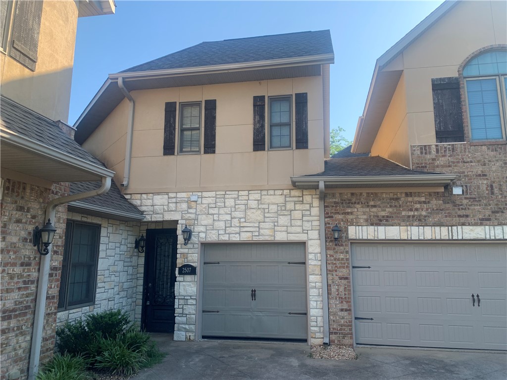 Move-in ready Condo convenient to Mercy, Pinnacle & Uptown Rogers! Great square feet with open floor plan living, dining and kitchen with all appliances, half bath and private patio, one car garage. Upstairs two bedroom/bath suites and laundry with washer/dryer. Don't forget to bring your bike to hop on the nearby Blossom Way and Razorback Trails!