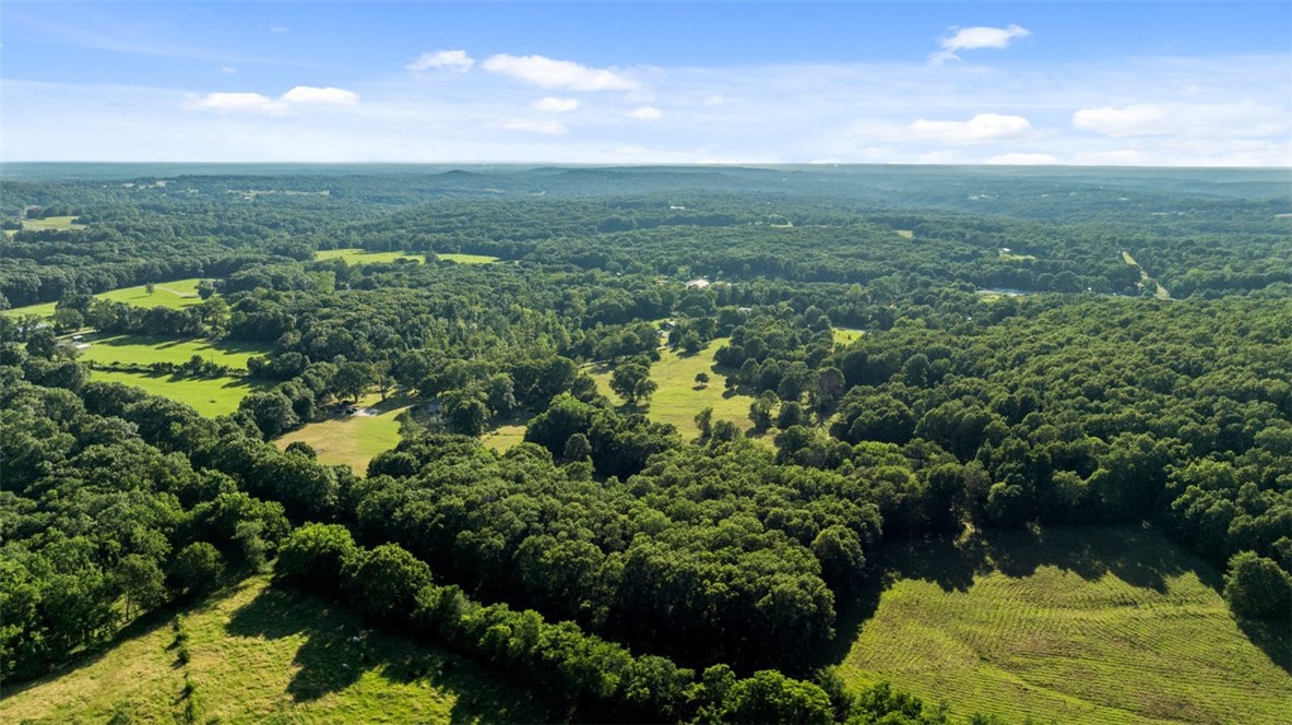 Endless Possibilities on 39+ Acres in Northwest Arkansas!
Discover the beauty and potential of this 39.1 acre property that backs up to the Devil’s Eyebrow Natural Area a breathtaking stretch of protected Arkansas land known for its scenic views, wildlife, and outdoor recreation. Whether you're dreaming of a peaceful homestead, hobby farm, or hunting retreat, this versatile land delivers.
Property features a 1,800 sq ft manufactured home. The true highlight is the land itself: a mix of open pasture and mature woods, featuring enormous dogwood trees, rich wildlife presence, and endless room to roam. A large 4 bay workshop/garage provides plenty of space for equipment, storage, or hobby use.