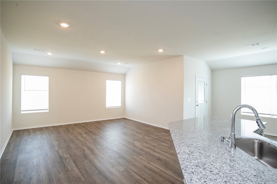 WALNUT HILL SUB PH IV-PEA RIDGE - Residential Lease