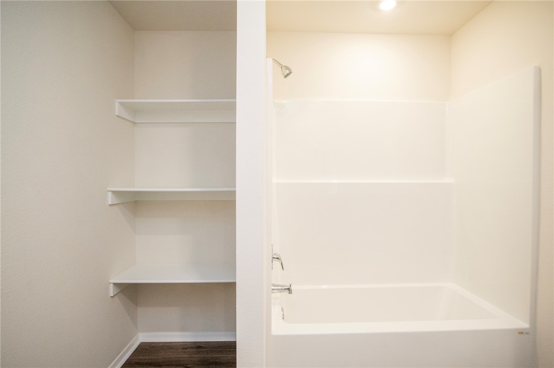 WALNUT HILL SUB PH IV-PEA RIDGE - Residential Lease