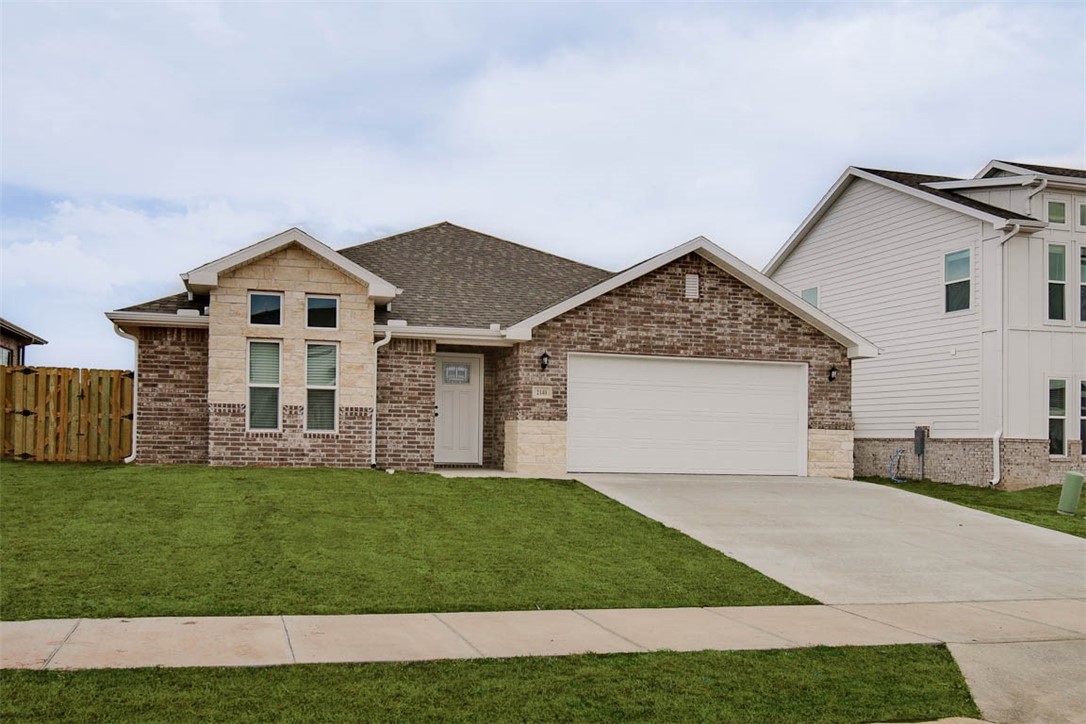This home is perfect to customize how you live. Eat-in kitchen with breakfast bar, granite countertops, SS appliances, & pantry. Mud room off of garage with built-in storage bench. The large primary suite features dual closets & double sinks in en suite bathroom. Bentonville schools.
3 bedroom, 2 bathroom.
Open concept living space.
Covered patio with privacy fenced backyard.
Small dogs allowed with non-refundable pet deposit.
Tenant pays utilities & lawncare.