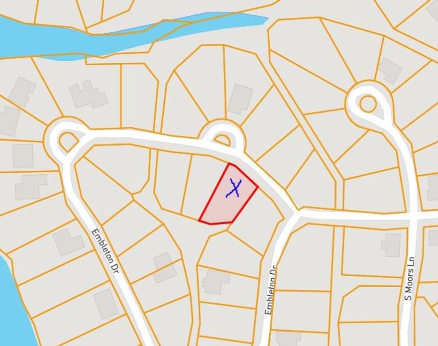 Don't miss out on this flat buildable lot in the Bentonville school district.  Close to Metfield Recreation Complex, Bike Park, Blowing Springs Greenway, Golf Course and Lake Brittany. Lot is close to main roads making that morning commute a bit easier!