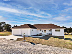 If you want brand new construction but can't find it, this is the next best thing! This new in 2020 home has all the popular features and colors. Master bedroom is spacious and the master bathroom has a walk-in shower with space to add a free standing tub if desired. (buyer expense to add) The open floor plan kitchen, dining, and family room has granite countertops and stainless steel appliances. The rural setting is surrounded with farmland and views of Gaither Mtn and Boat Mtn. on your daily short drive to work. There is a deck and storage shed on the spacious lot. Valley Springs school district.